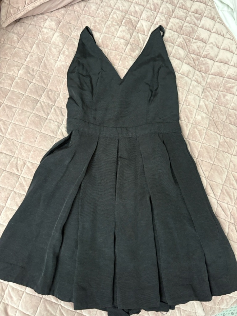MINKPINK Black V-Neck Pleated Women's Mini Dress